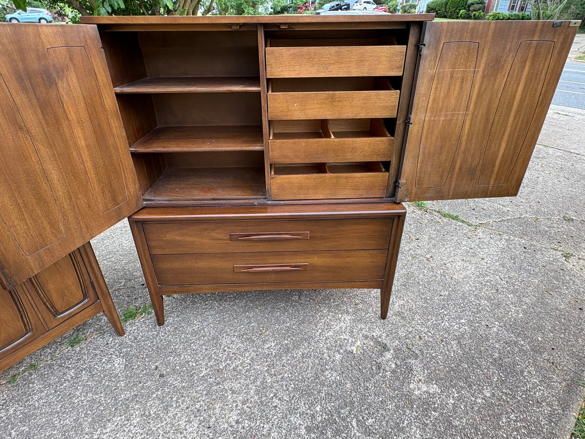 Vintage MCM Gentleman's Chest - Broyhill Emphasis